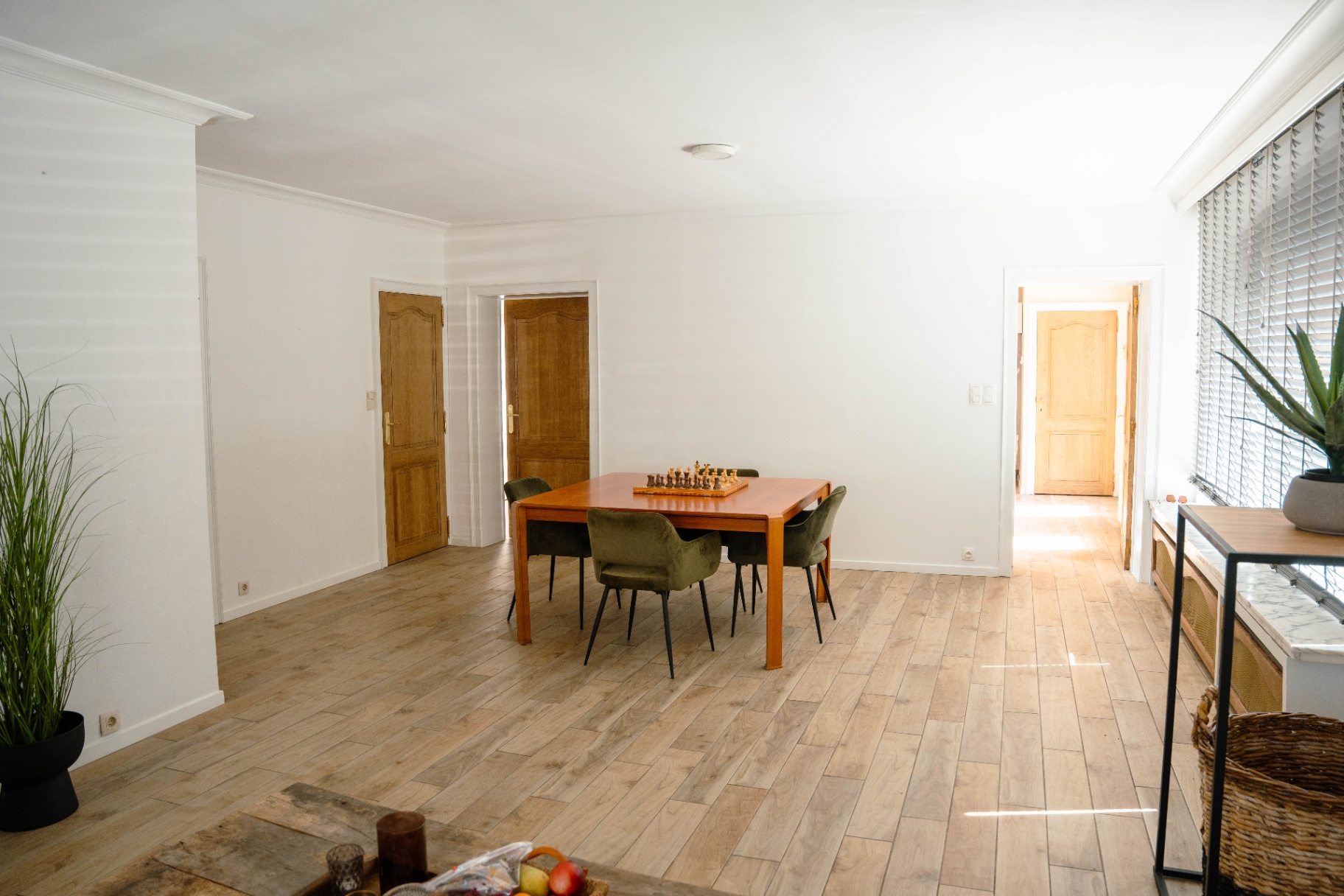 Eetkamer en open leefruimte