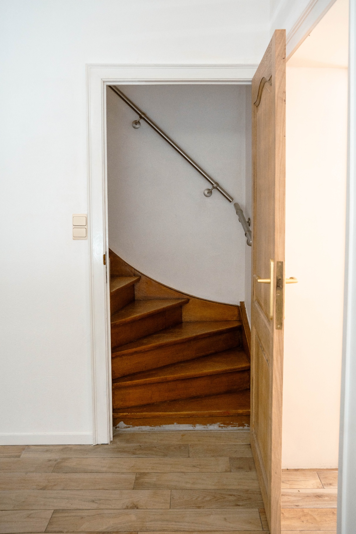 Eikenhouten trap naar de verdieping